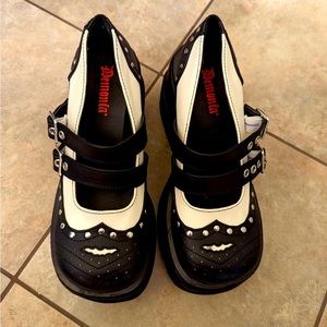 Demonia Shaker-27 size 9 women’s